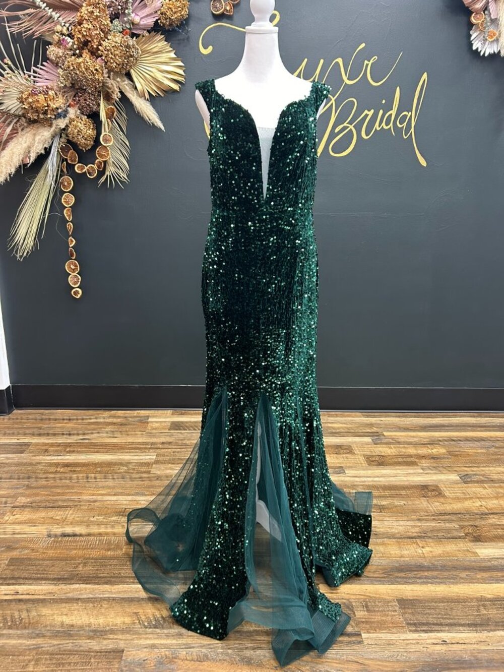 New Emerald Green Off-the-Shoulder Mermaid Sequins Maxi Formal